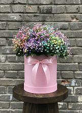 Цветочная композиция из Гипсофила и Розы в шляпной коробке в Дубовке Ставропольского края