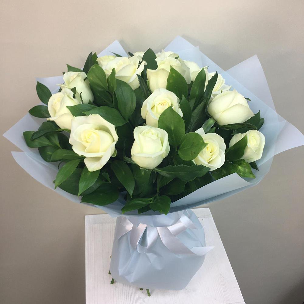 Букет 15 Белых роз Проуд в Дубовке Ставропольского края