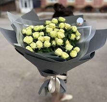Букет Белые кустовые розы Солинеро в Дубовке Ставропольского края