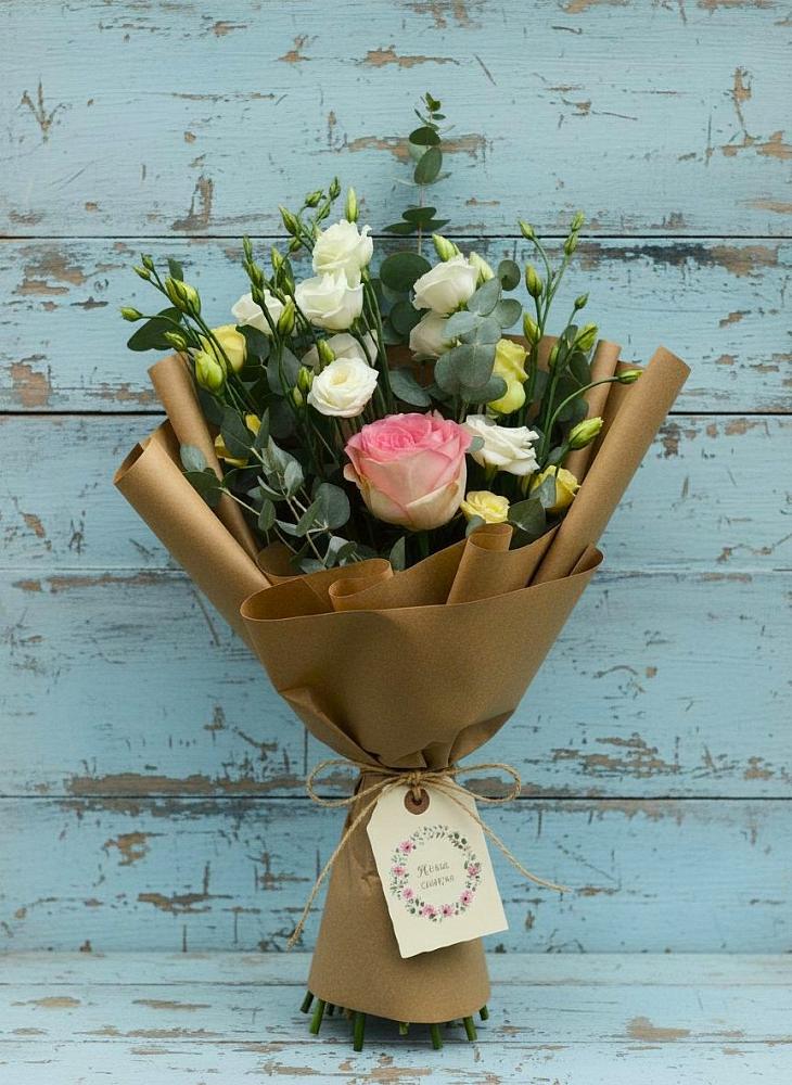 Букет цветов из: Розы и Лизиантусы в Дубовке Ставропольского края