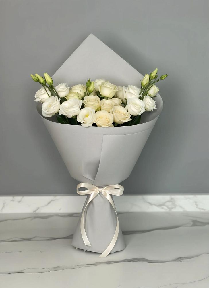 Букет цветов из: Розы и Лизиантусы в Дубовке Ставропольского края