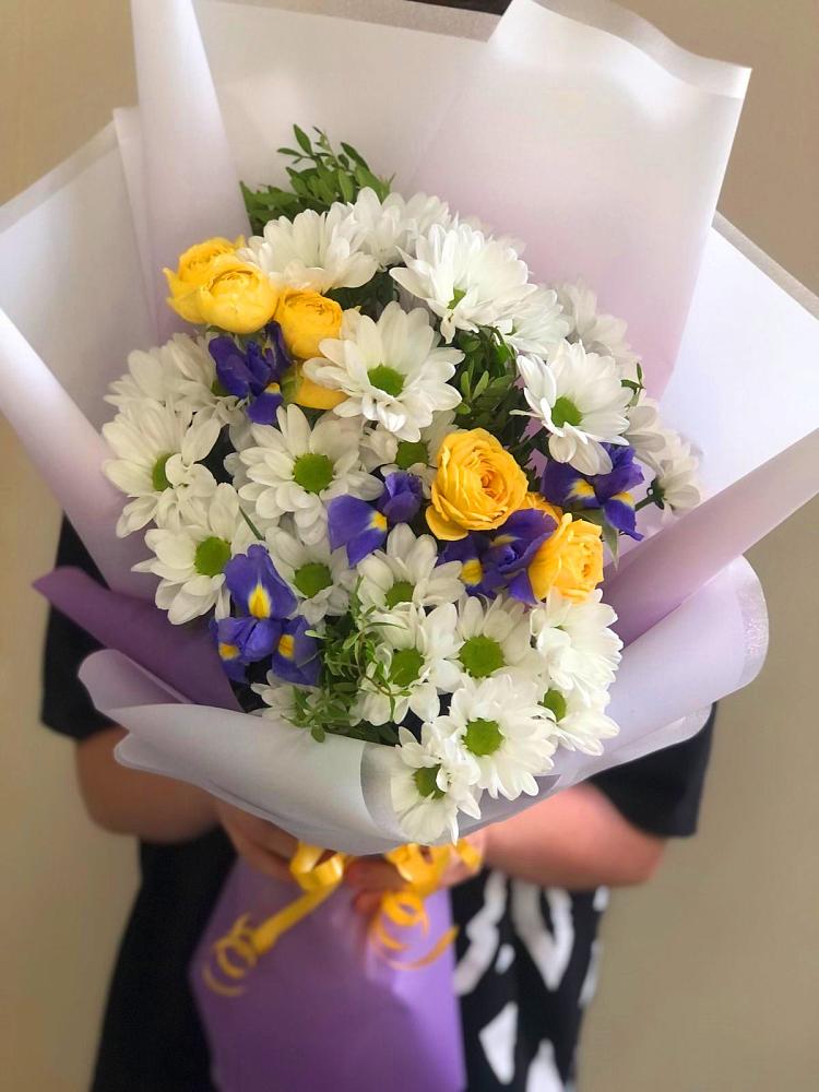 Букет цветов из: Ирисы, Хризантемы и Розы в Дубовке Ставропольского края