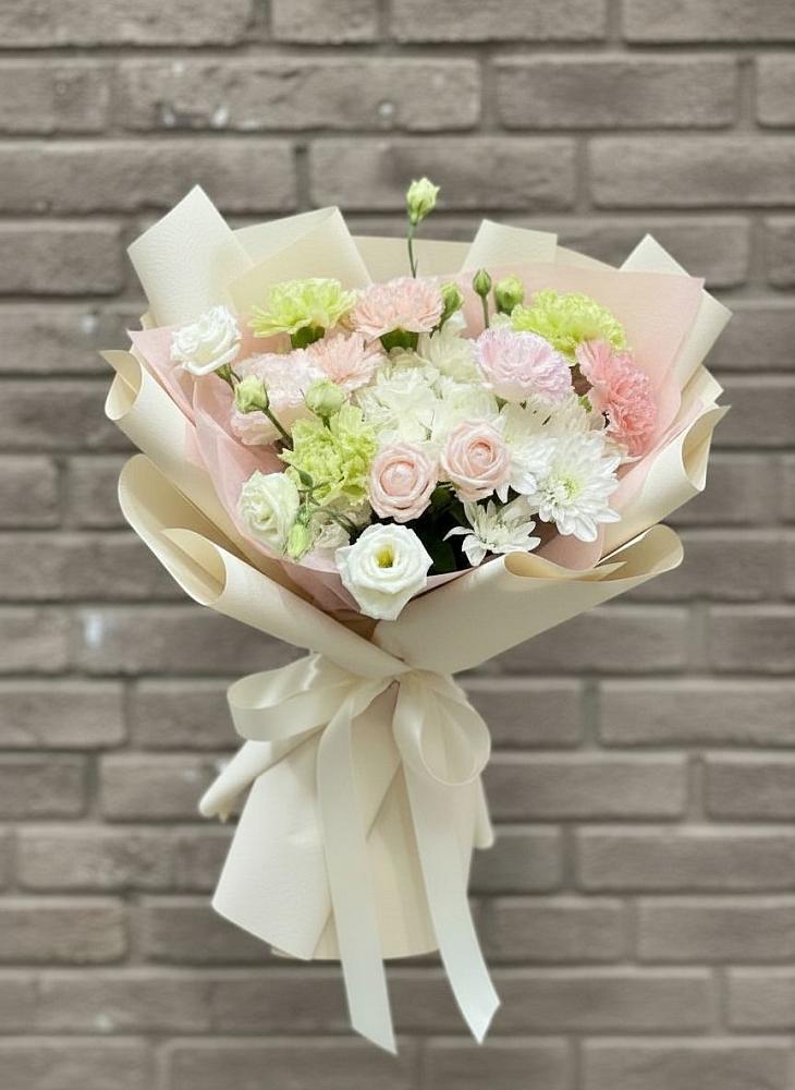 Букет цветов из: Гвоздики, Розы, Лизиантусы и Хризантемы в Дубовке Ставропольского края
