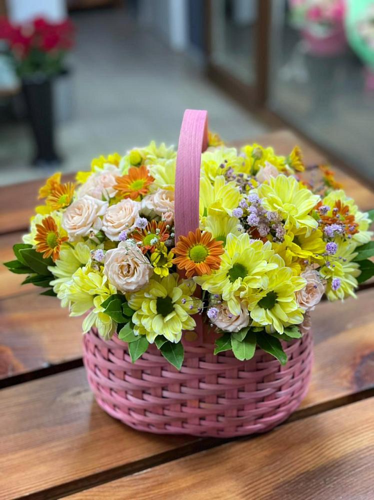 Цветочная композиция из Хризантемы и Розы в корзине в Дубовке Ставропольского края