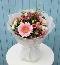 Букет цветов из:  Герберы, Альстромерии и Лизиантусы в Дубовке Ставропольского края