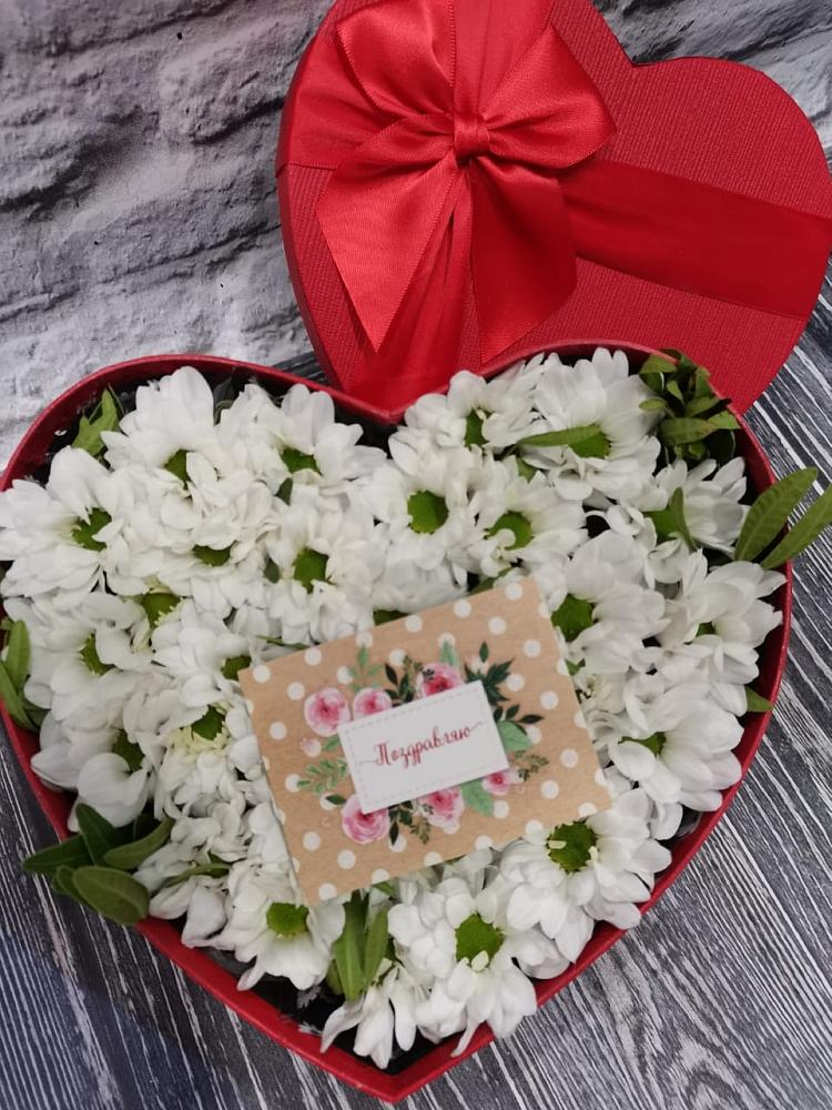 Цветочная композиция из Хризантемы в виде сердца в Дубовке Ставропольского края